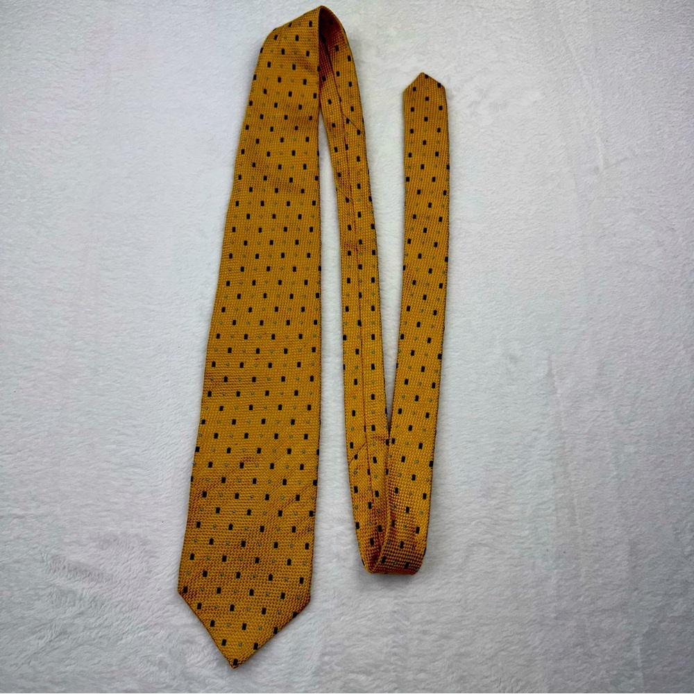 Jos. A. BANK made in Italy 100% Silk Tie. Yellow/ Navy blue/ Light blue.